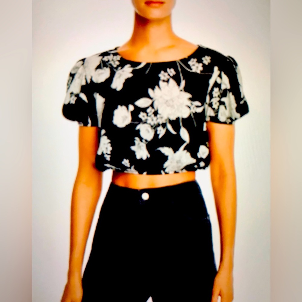 NWT Aqua Black & White Floral Crop Top S